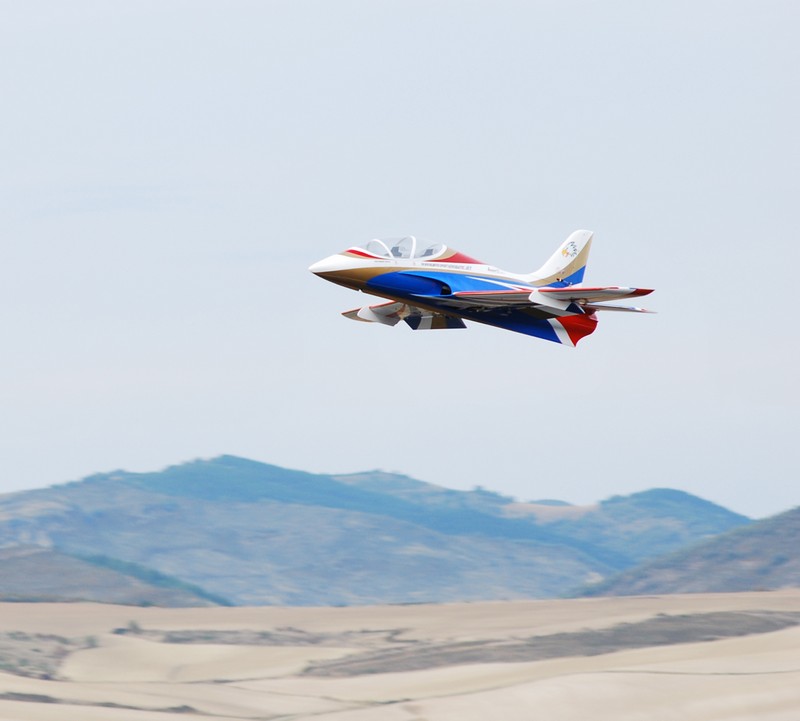 Lumbier acogió la fiesta de los Deportes Aéreos en Navarra